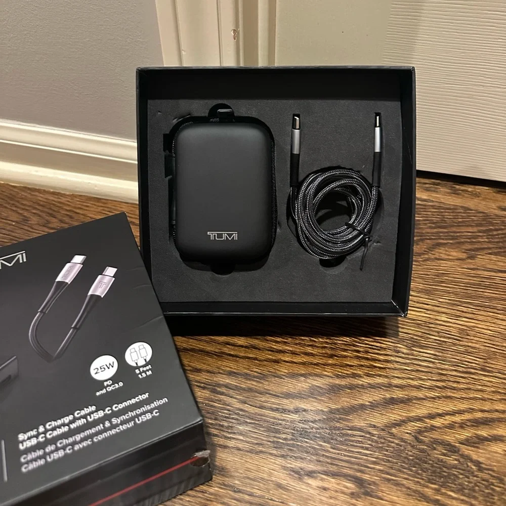 TUMI 25W Power Adapter with USB-C Cable